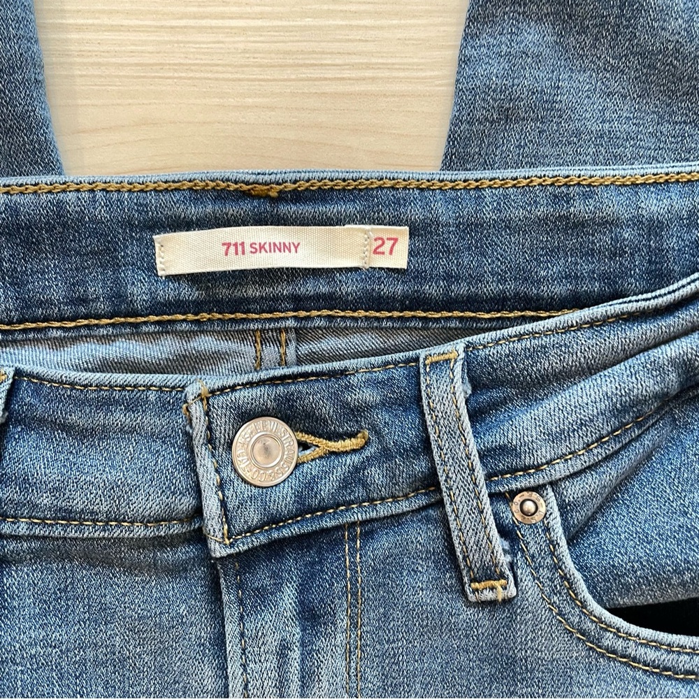 Levi’s 711 Skinny Denim Jeans - Picture 2 of 3